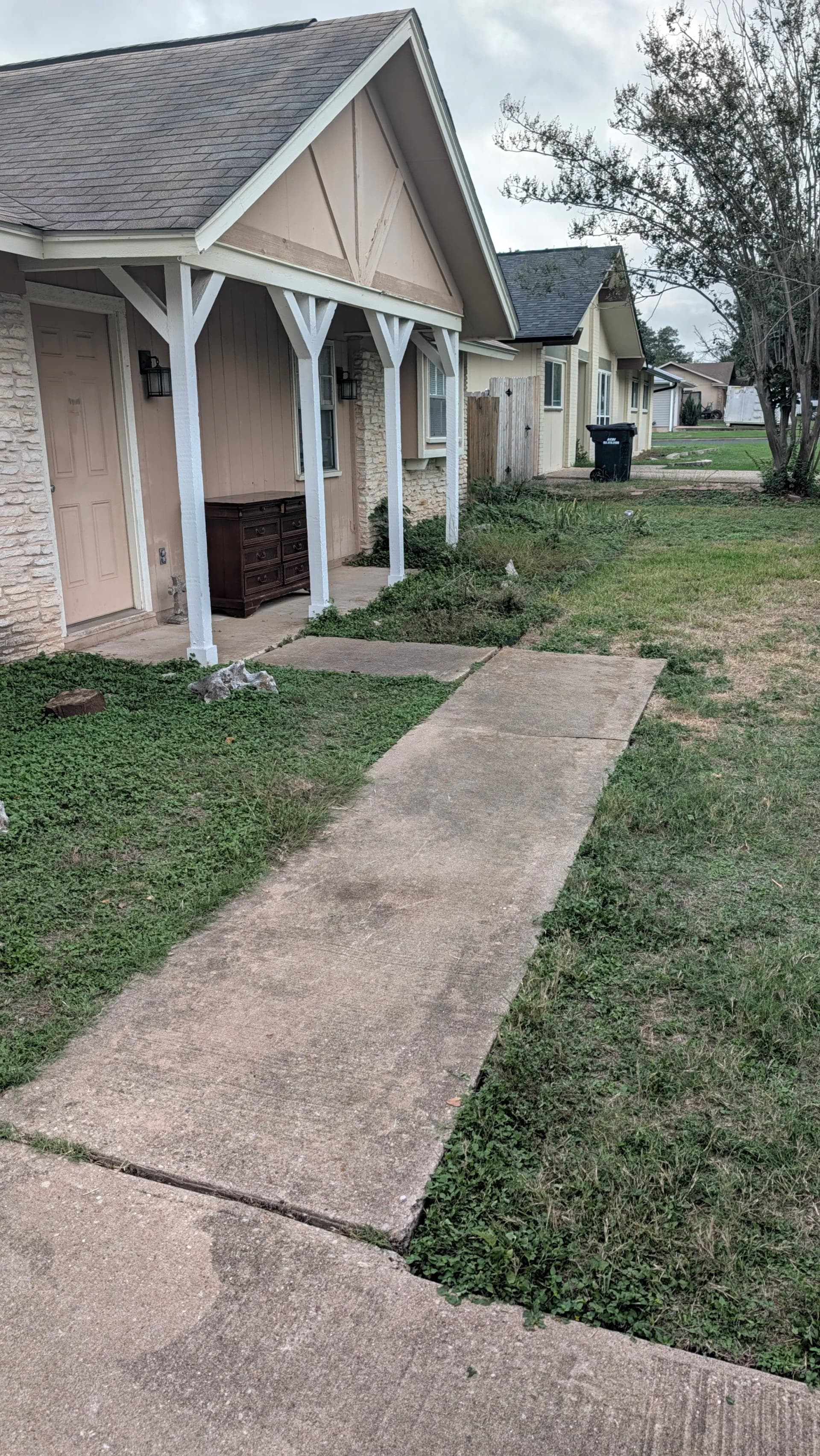 Gallery photos for Curbside Bulk Trash Pickup Cleared Fast in Cedar Park: Image #1