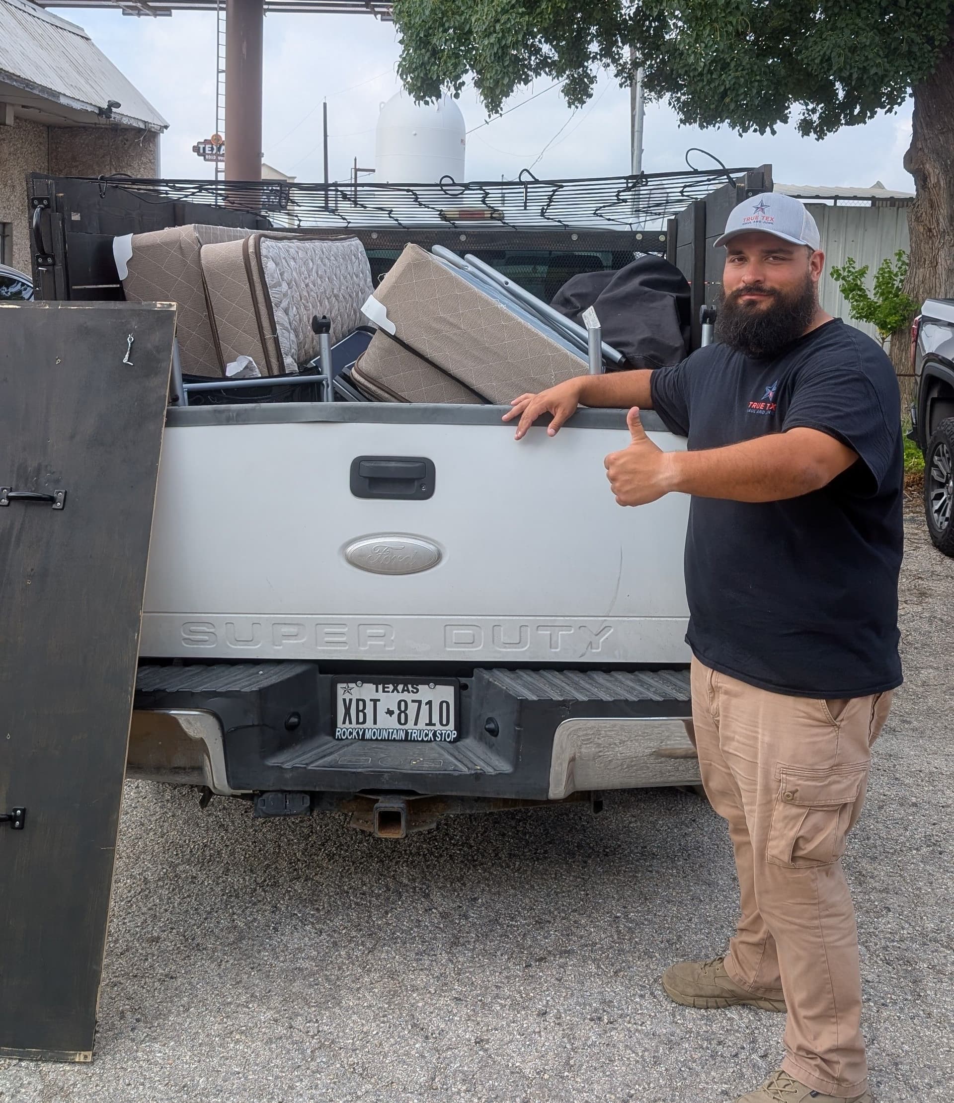 Gallery photos for Garage Cleanout Clears Out Bulk Items in Hutto TX: Image #1