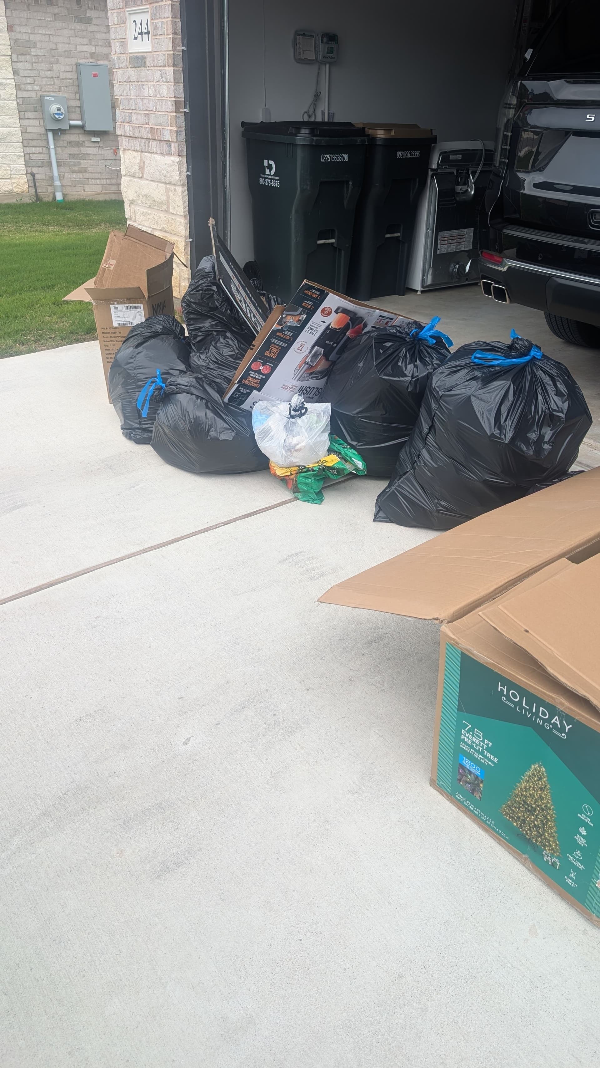 Garage Cleanout Gets Georgetown Texas Driveway Clear Fast
