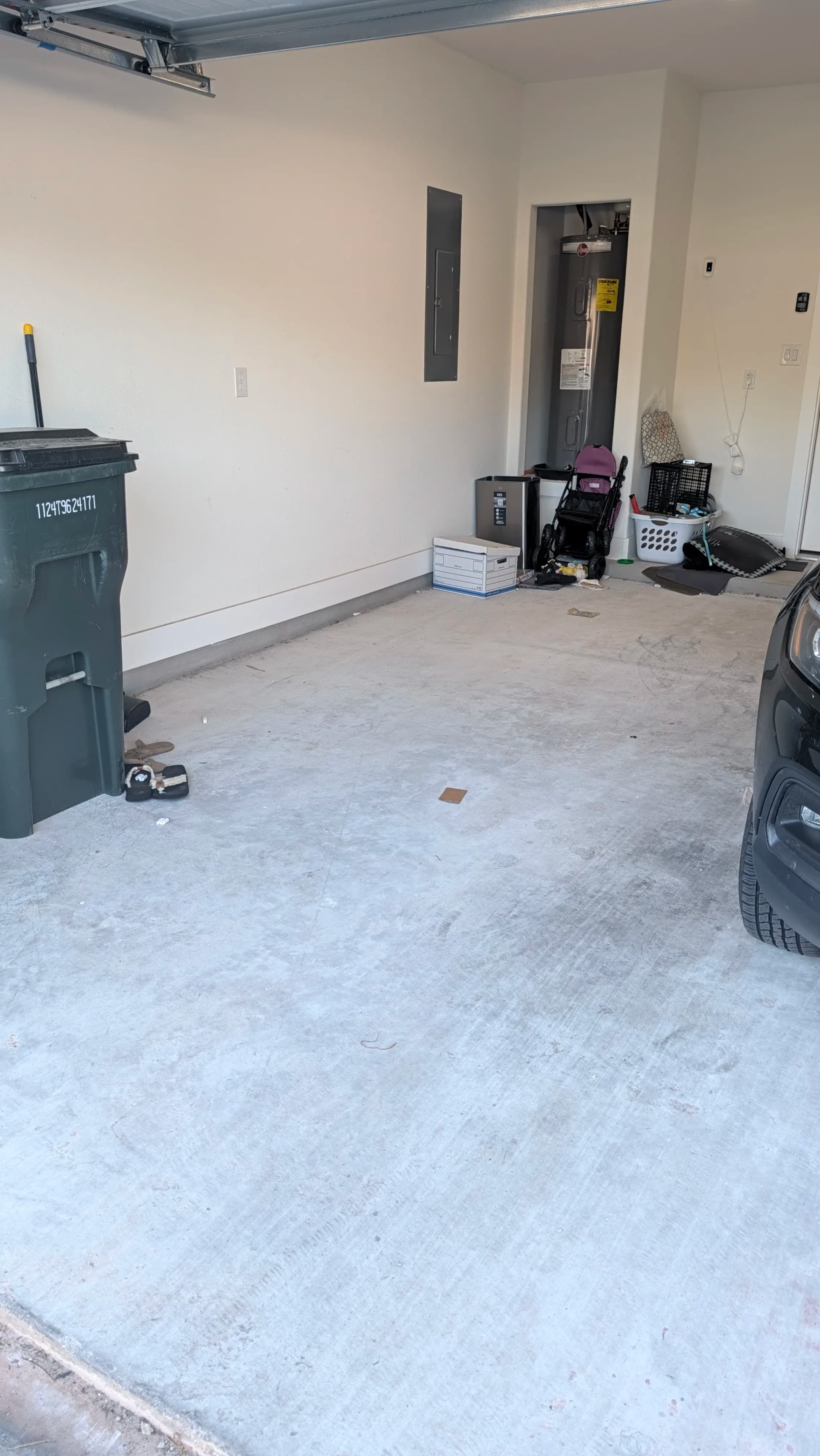 Gallery photos for Pflugerville Garage Cleanout That Opened Up the Whole Space: Image #1