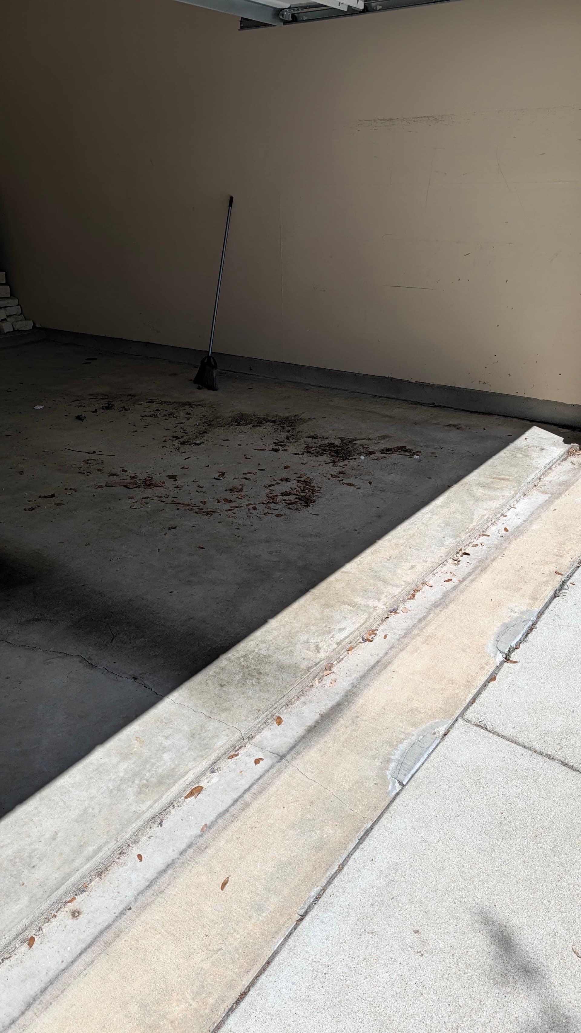 Gallery photos for Packed Garage Cleanout Completed in Pflugerville: Image #1