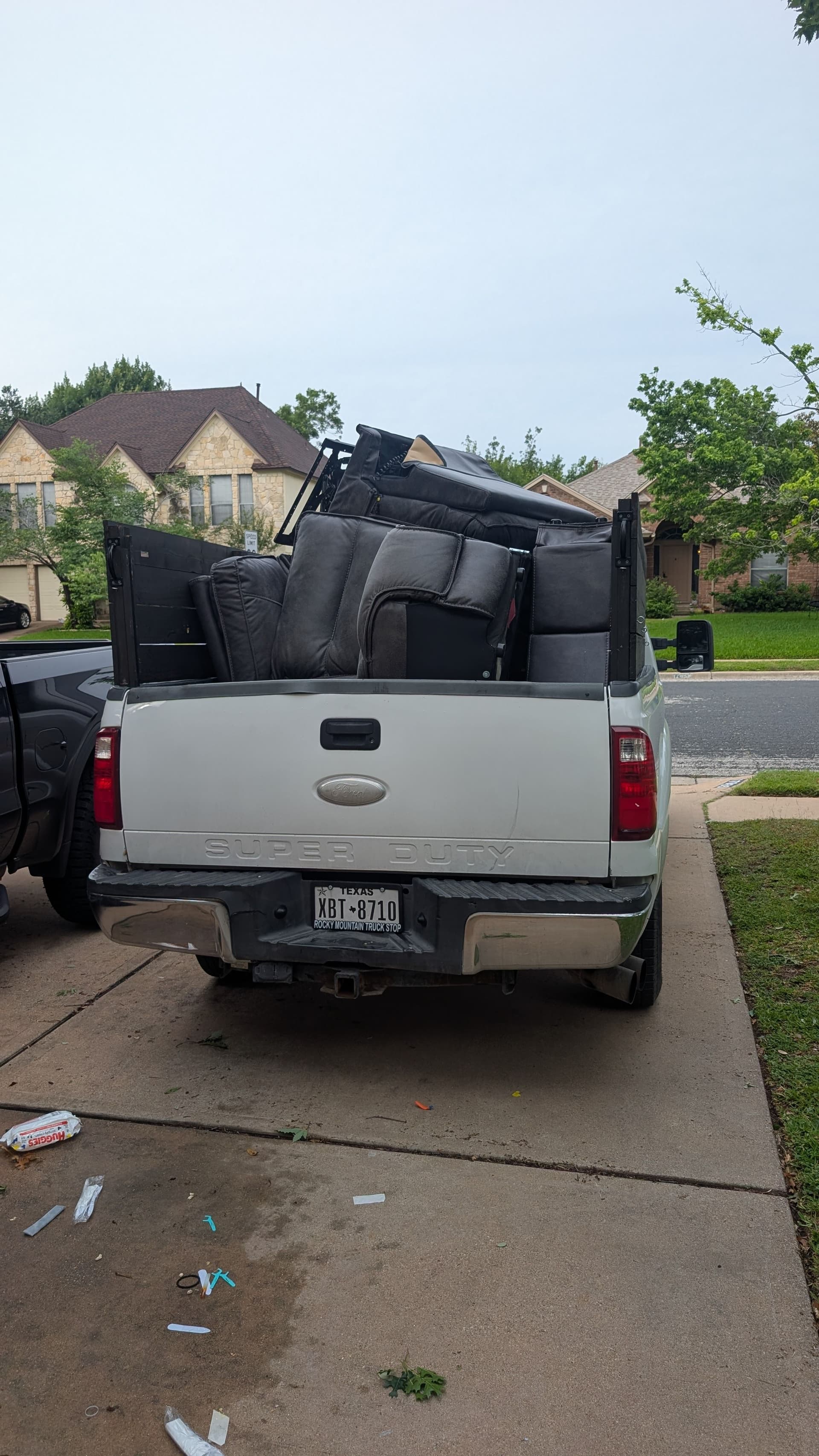 Gallery photos for Old Sectional Hauled Away in Round Rock to Make Room for New Furniture: Image #1